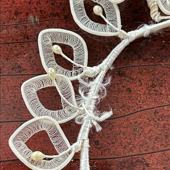 Handcrafted White Floral Headband tierra. wedding band - Picture 8 of 10